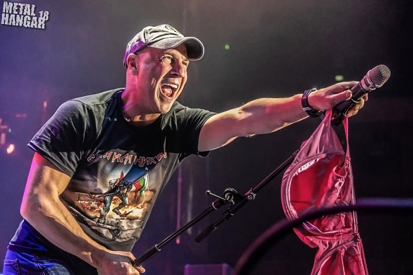 Витков преди съботното голямо събитие: Хайде всички на концерт на Слави, да ви таковам у празните глави!