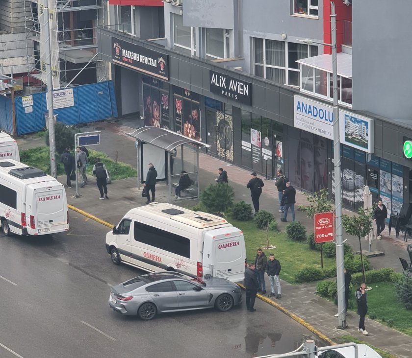 Порше се заби в бус на спирка в Пловдив