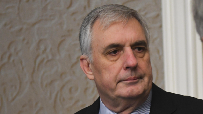 Калфин сравни Радев с Макрон 