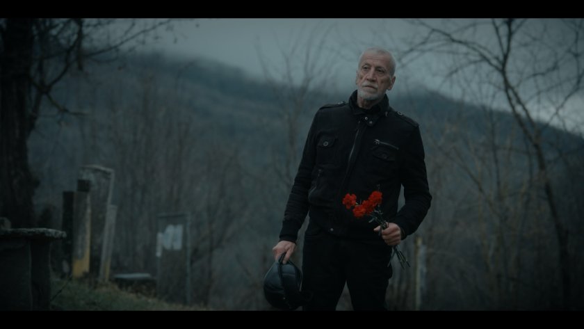 Големият Атанас Атанасов си загуби картата за тролея