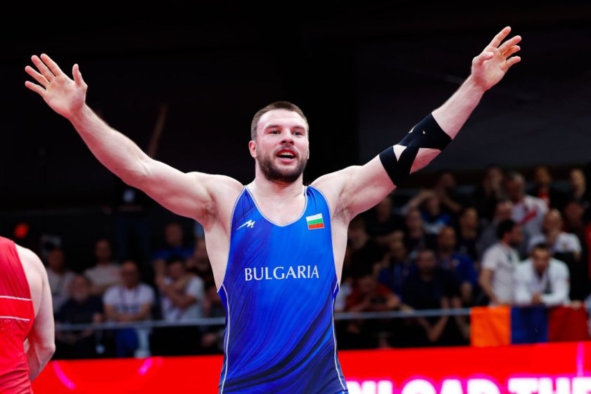 Кирил Милов крачи към нова титла, на 1/2-финал е