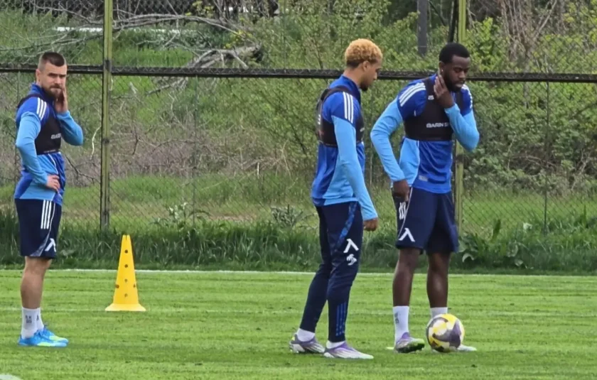 Левски пак тренира без Сангаре, но трима се върнаха