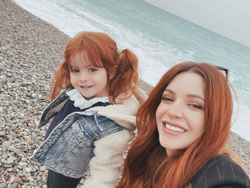 Майката на Глория Петкова стана &bdquo;Мисис Баба&ldquo;