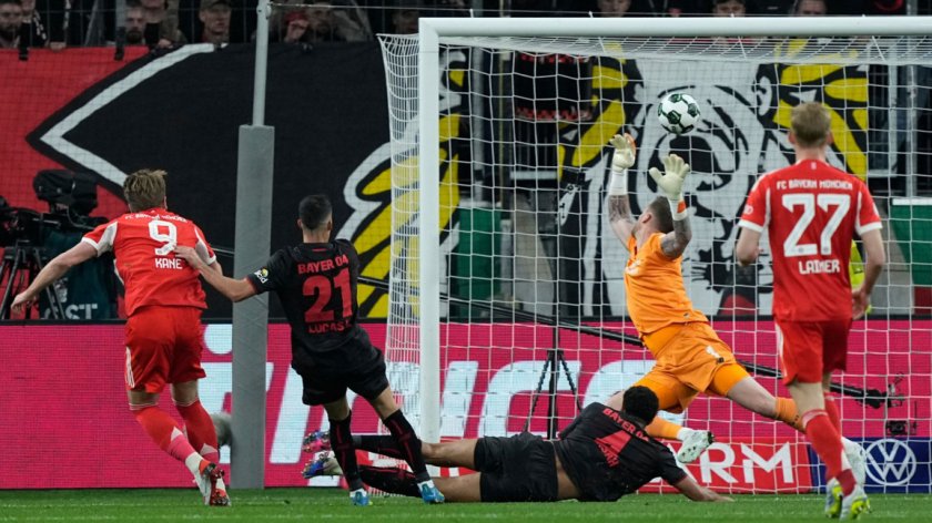 Байерн върви по план, на финал е и за купата