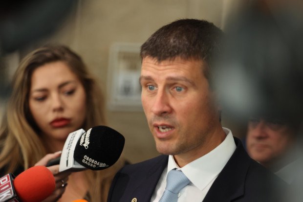 Ивелин обеща: Няма да закачаме Румен Радев