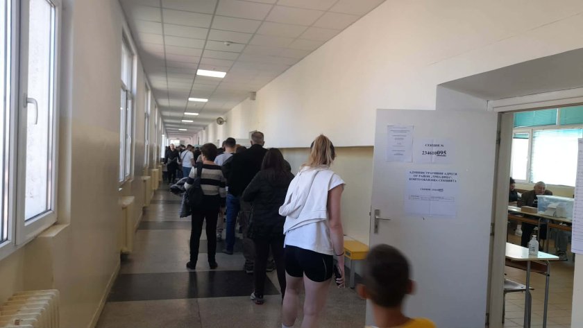 Избирателната активност към 19 часа е 44.9%, сочат данните от