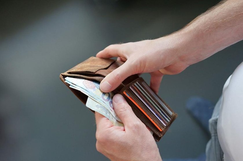 Група момчета взе парите на 20-годишен младеж в Стара Загора и избяга