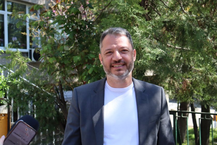 Делян Добрев ухилен - май не му се вярва...