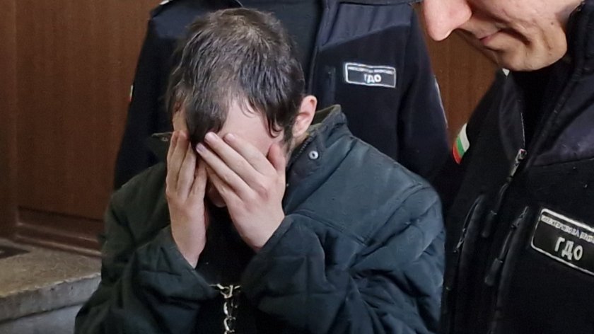 Отцеубиецът от Пловдив: Оставете ме в килия, нямам си никого