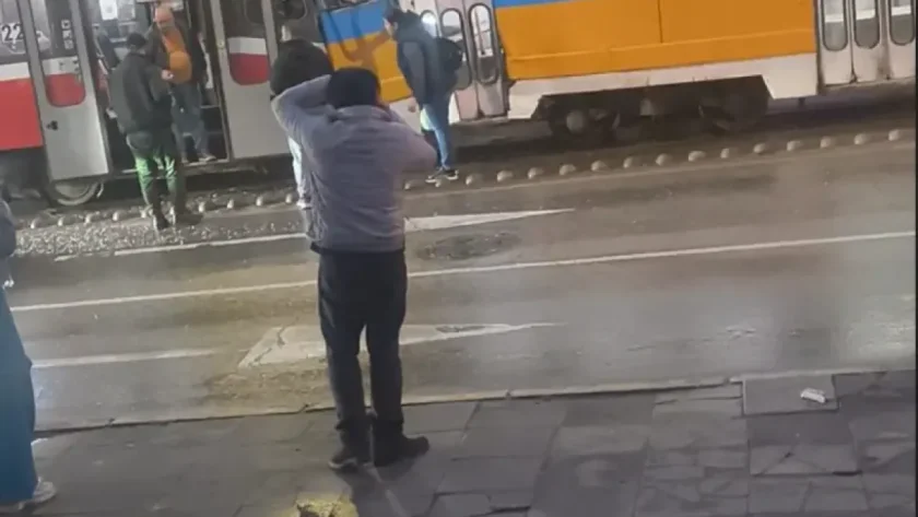 ИЗВЪНРЕДНО: Два трамвая се сблъскаха челно