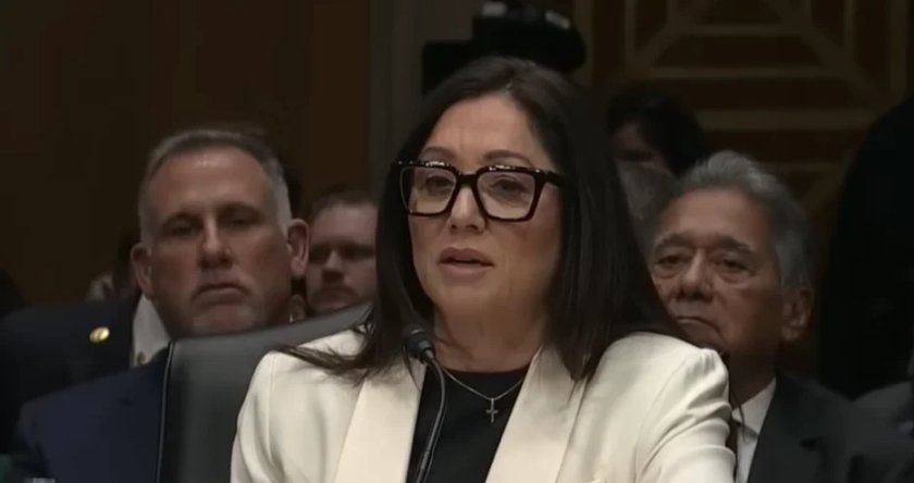 Алкохол и афера с бодигард взели главата на министърката на труда на Тръмп