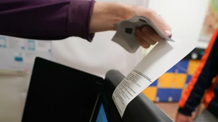 Предават в ЦИК за повторна проверка протоколите на СИК