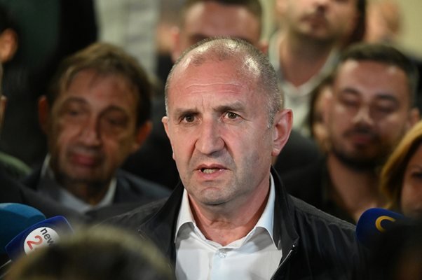 Сръбската Блиц: Когато Сърбия трябва да се постави под натиск, идва Румен Радев 