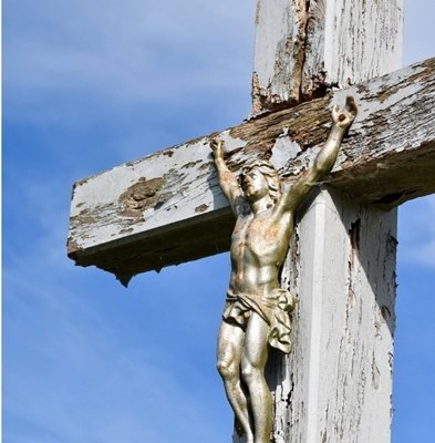 Италианци замениха повредената статуя на Исус с нова в Ливан 