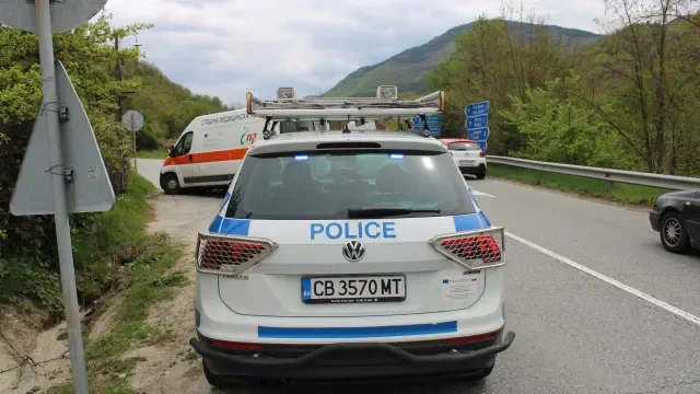 Бебе и майка му са в реанимация след тежък удар в Шумен