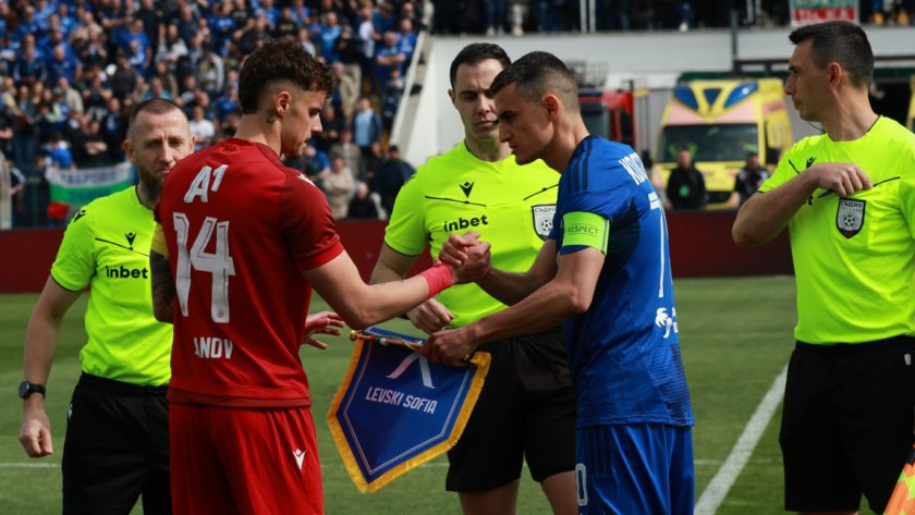 Левски вдига двама за Вечното дерби