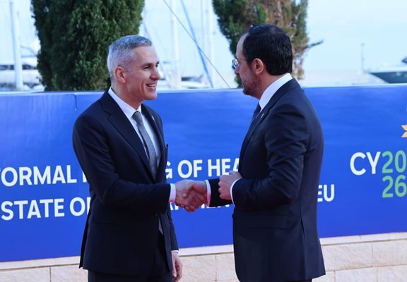 Президентът на Кипър посрещна Андрей Гюров