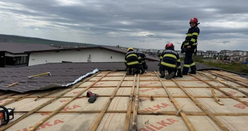 Един загинал и трима ранени при инциденти, предизвикани от силен вятър в Румъния