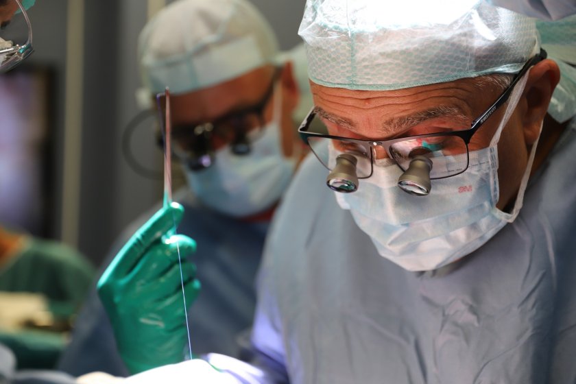 Лекари от "Пирогов" и ВМА спасиха момиче с рядък тумор