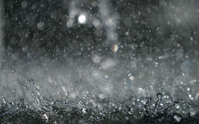 В сряда: Връхлитат ни гръмотевични бури и силни валежи