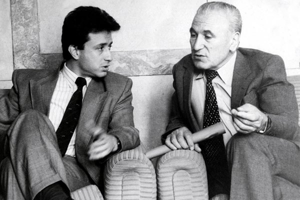 Янаки Стоилов - гаджето на Лилов - мрежата поздрави соц дизайнера!