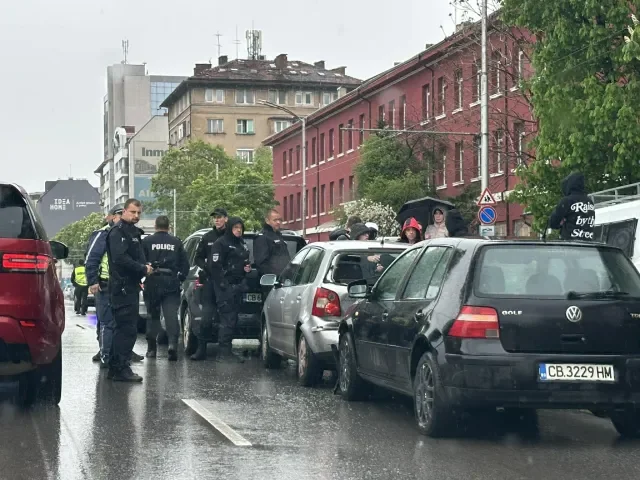 Катастрофа с 3 коли в центъра на София