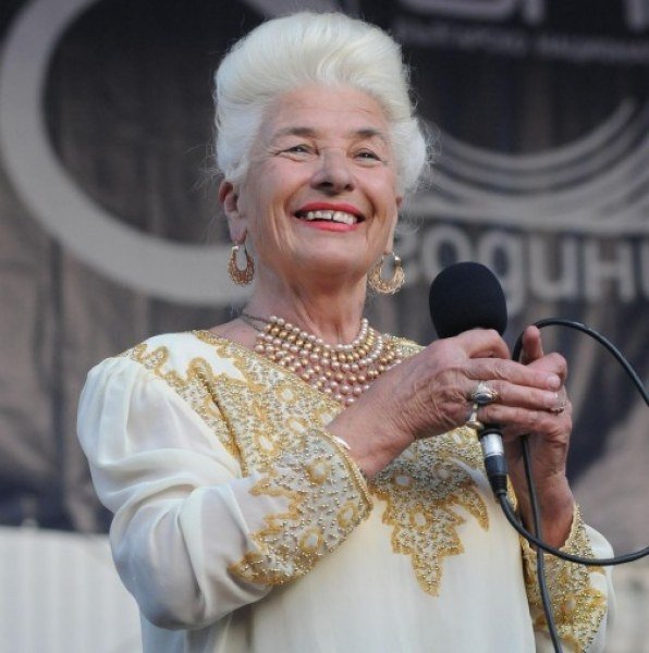 Увековечават Янка Рупкина с паметна плоча в родното й село в Странджа 