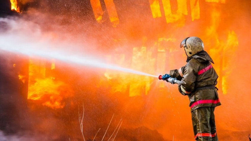 Пожарникари близо седмица се борят с голям горски пожар в Австрия