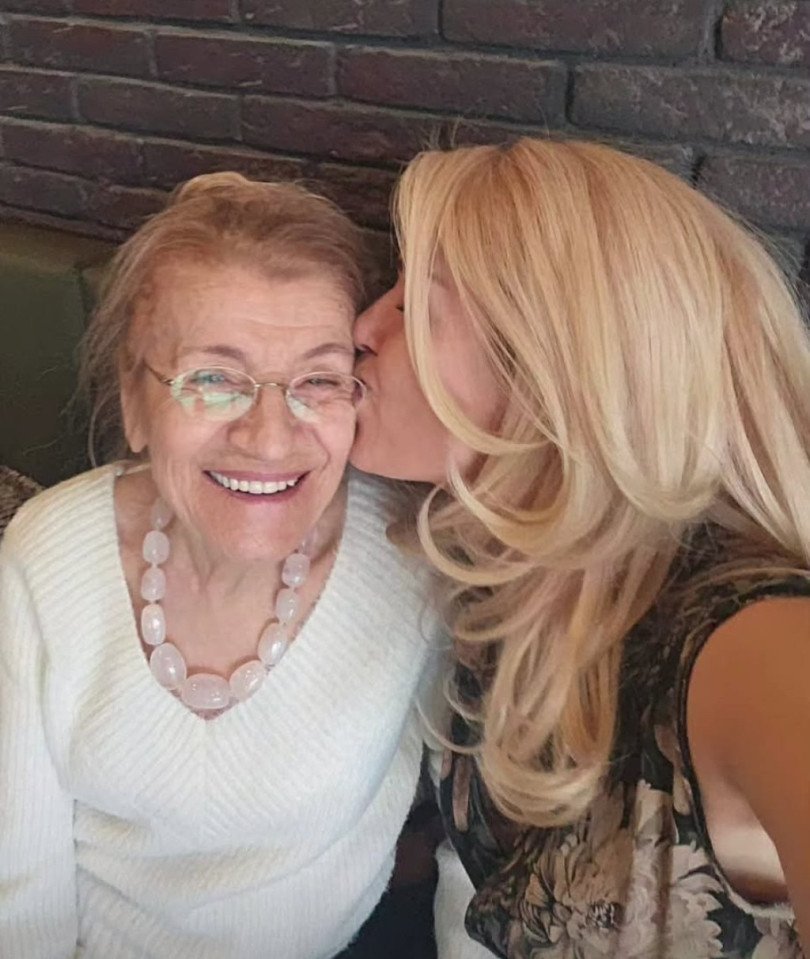 ЩЕРКА ЗА ПРИМЕР: Гала тури на майка си чене за 10 000 евро