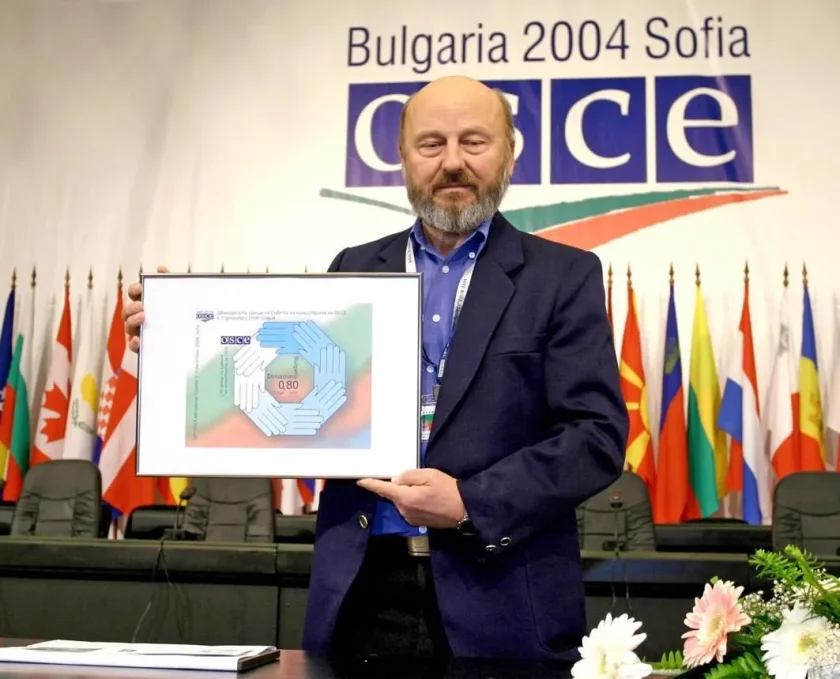 Почина художникът, създал дизайна на личните ни документи