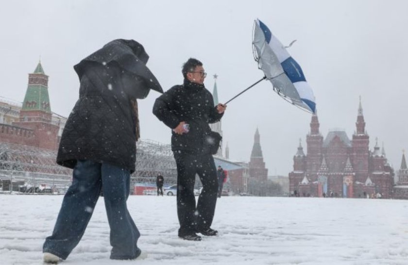 Снежна буря връхлетя Москва (ВИДЕО/СНИМКИ)