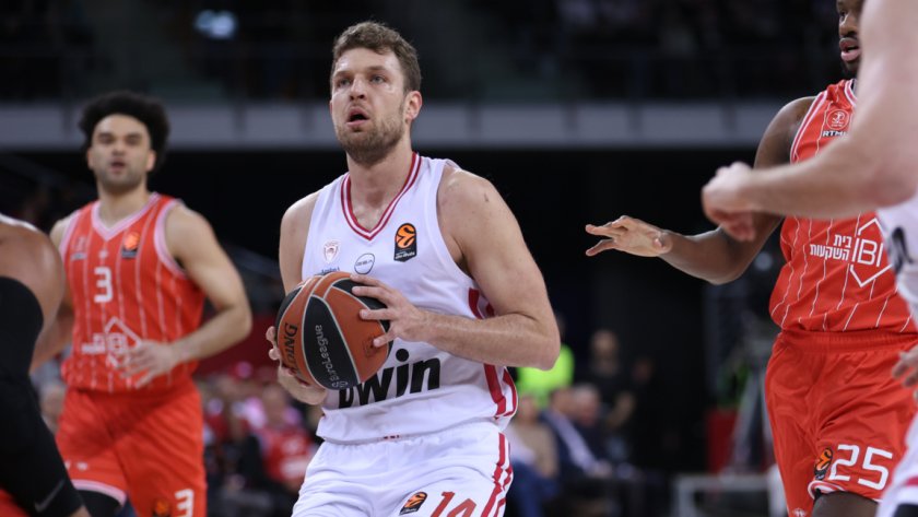 Везенков изведе Олимпиакос до победата