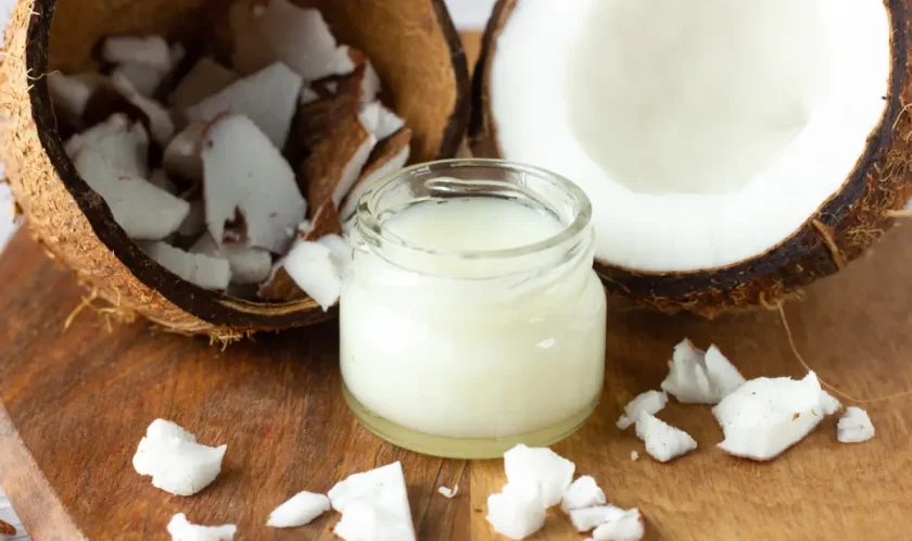 Лъжица кокосово масло решава стомашните проблеми
