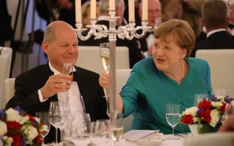 Меркел профукала &euro;65 000 за гримьор и фризьор