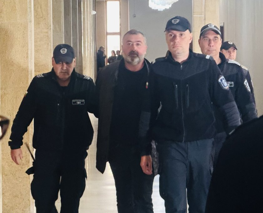 Оставиха в ареста грузинския тираджия, хванат с 3,6 млн. контрабандни цигари на ферибот в Бургас