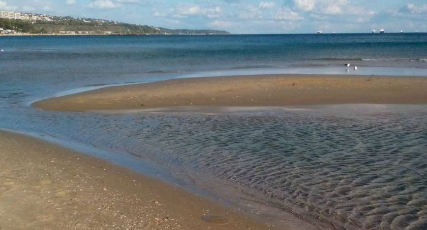 Eкспертите: Морето край Варна не е замърсено от мазут