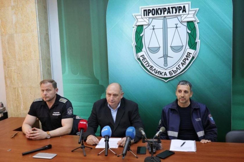 Кораб с контрабандни цигари за 750 000 евро, акостира на бургаско пристанище