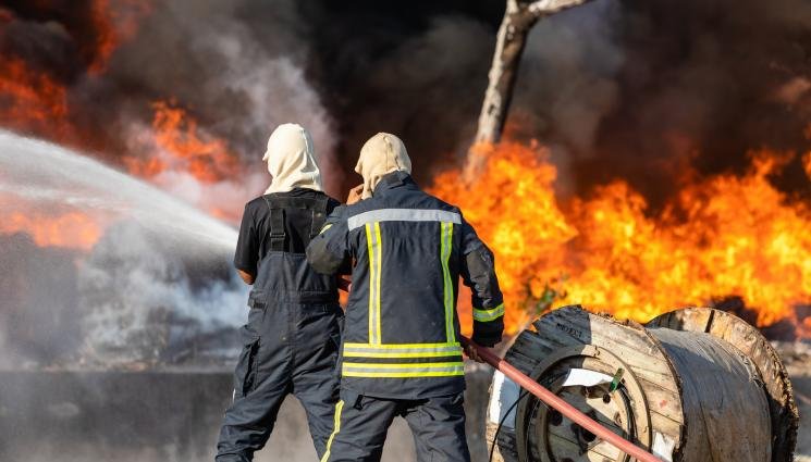 Влекач с ремарке се запали в движение край Пловдив