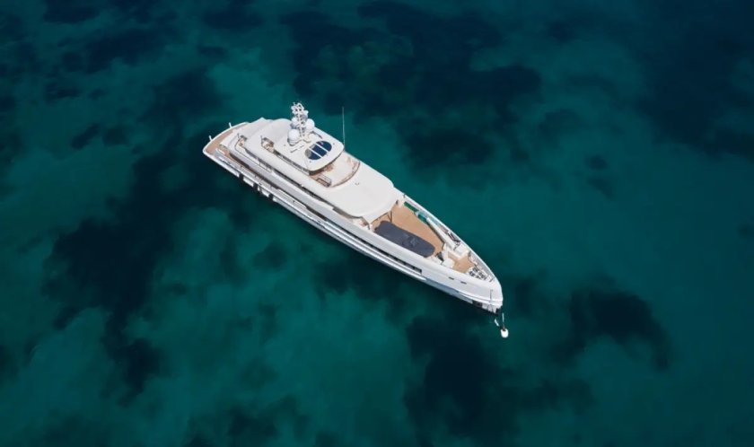 Санкциониран руски милиардер и суперяхтата му пробиха блокирания Ормузки проток