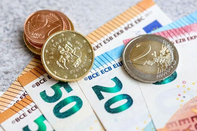 Младежи се опитаха да си напазаруват с фалшиво евро в Кърджалийско