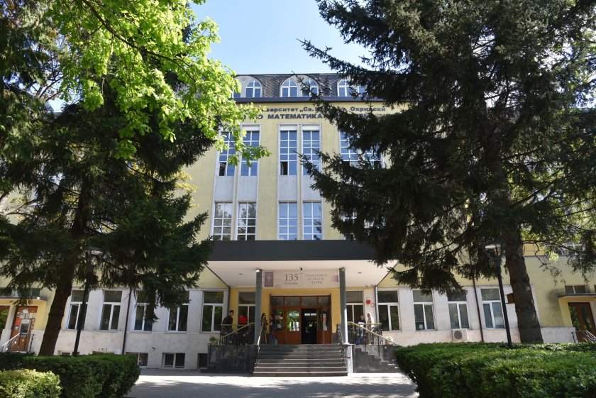 Секс скандал тресе СУ, студенти обвиняват лектор, че дава изпити на студентки срещу интимности