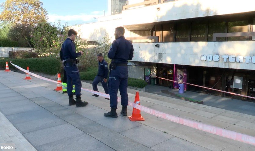 Оперираха 14-годишното момче, паднало от тераса на НДК