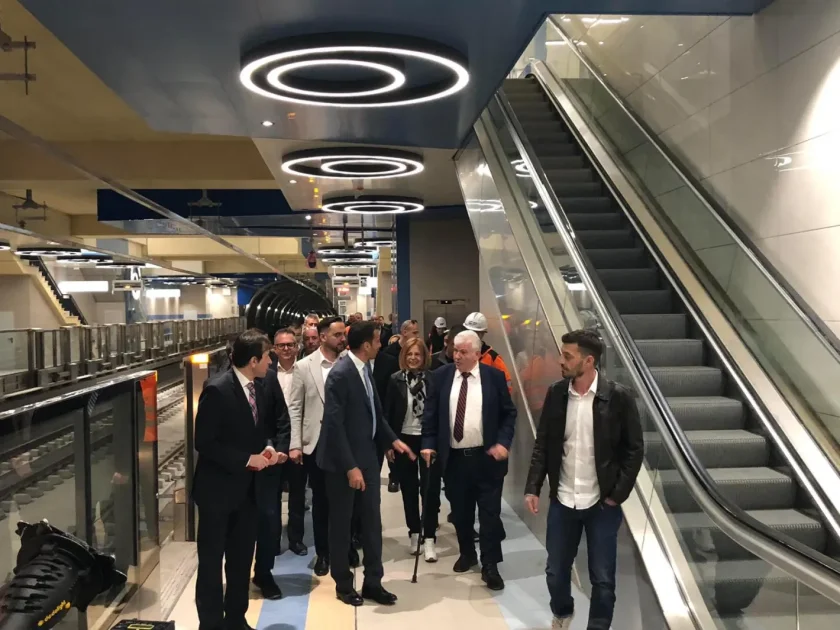 Фандъкова се кефи на разширението на метрото