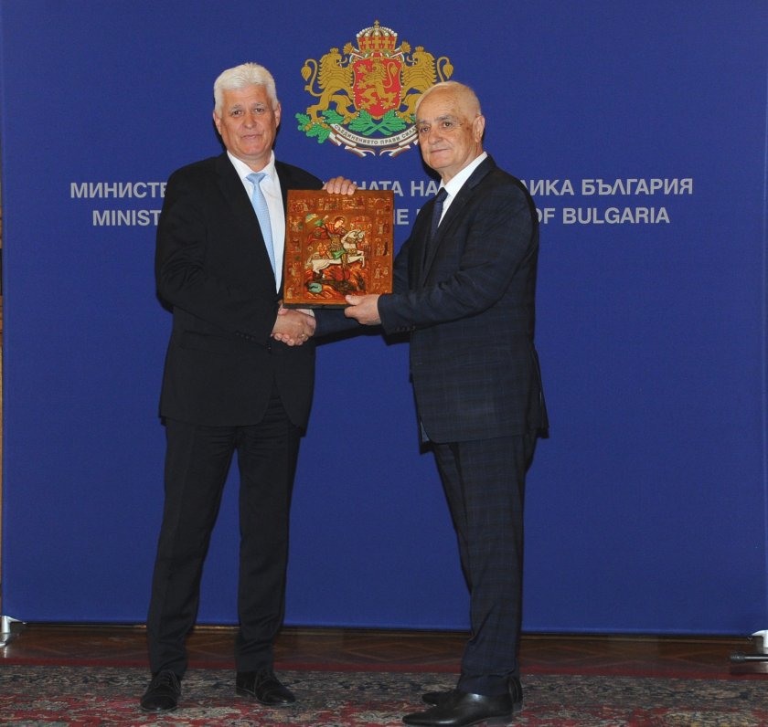 Новият-стар военен министър тръгва на борба с некомплекта в армията 