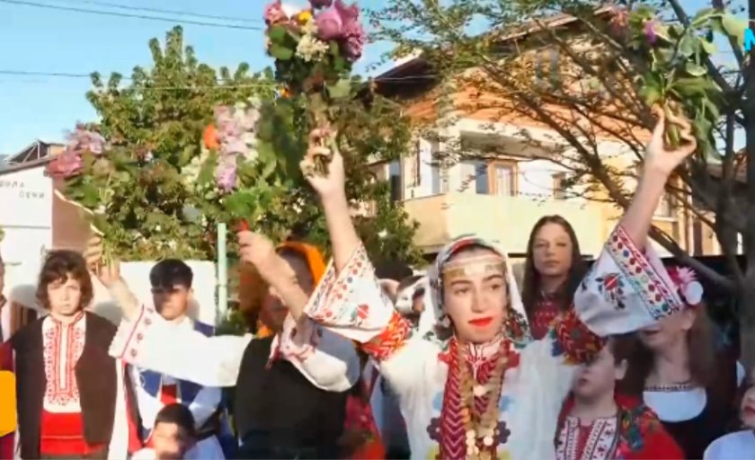 В Добринище топят китки на Гергьовден за здраве и любов 