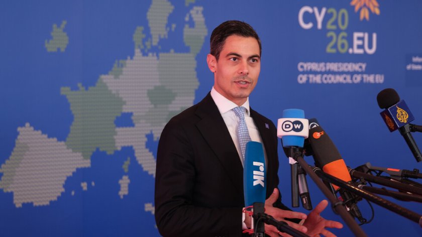 Бомба избухна пред централата на партията на нидерландския премиер