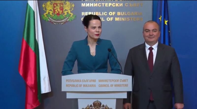 Двама министри търсят решение за комарите 