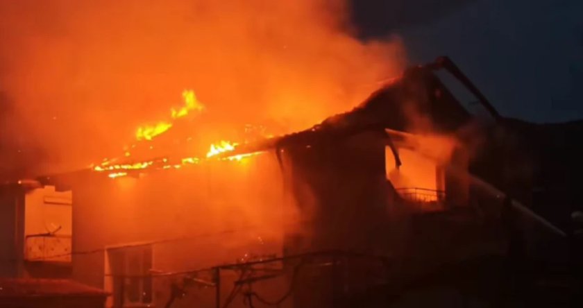 Мълния изпепели къща в Мъглиж