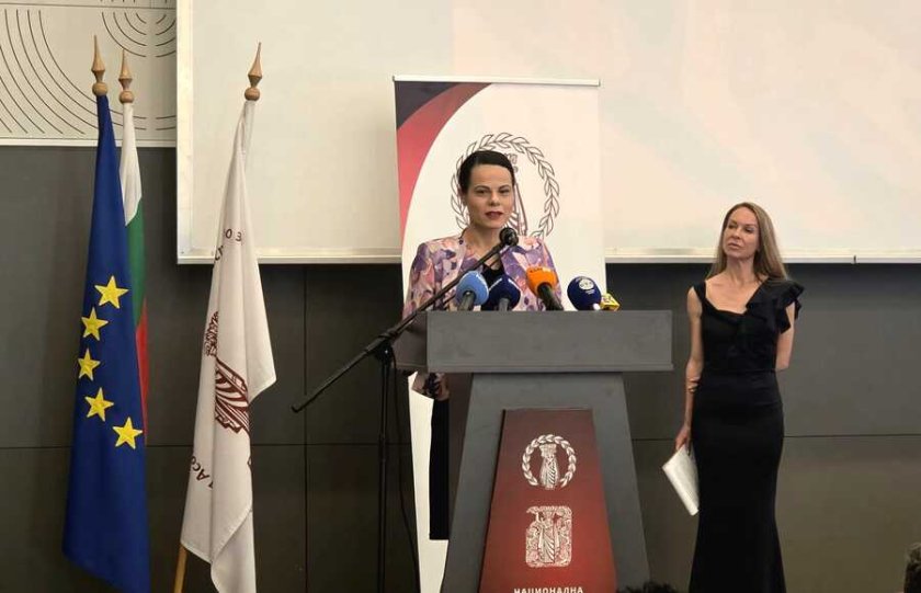 Йотова се събра със здравния министър на национална конференция 