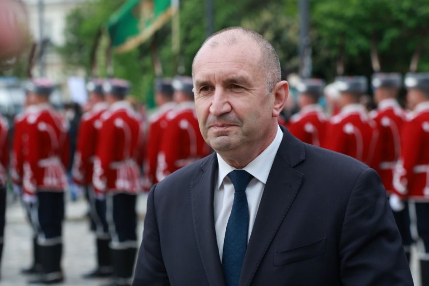 Да му мисли Радев: Синдикатите готвят протести заради свиването на държавната хранилка
